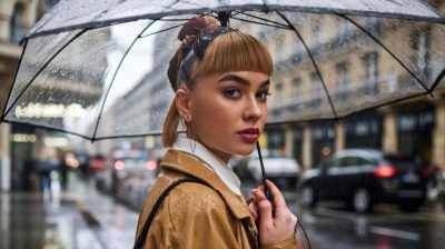 Les meilleures coiffures pour les jours de pluie qui préservent le style et la santé de vos cheveux